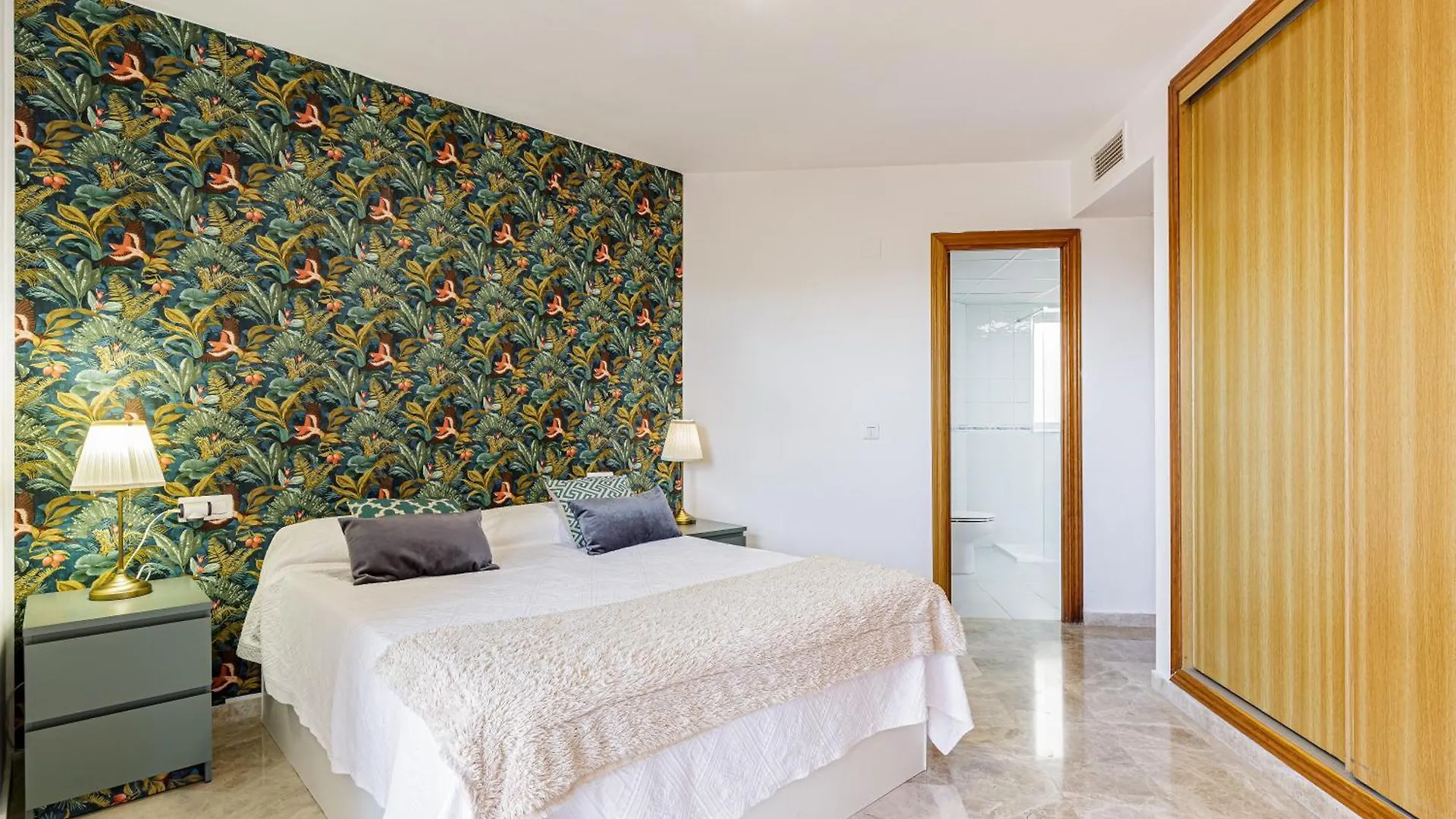 Apartment Oasis With Terrace And Sea Views With Rooftop Pool Torremolinos